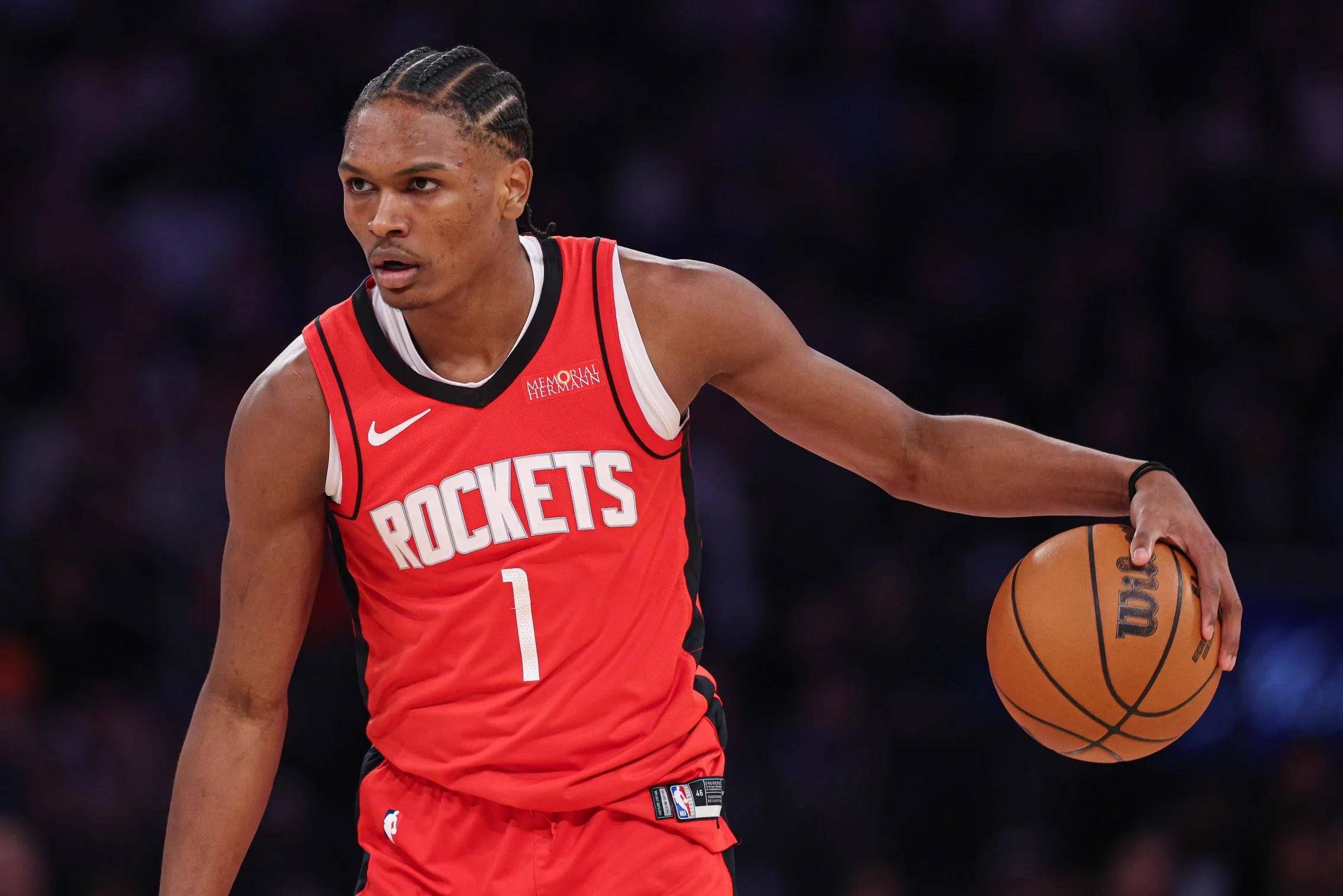  领先优势明显引发热议！，浓眉哥在雄鹿比赛中最后时刻胜出全场沸腾不已