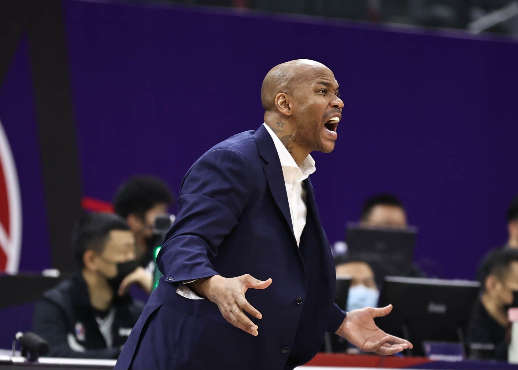 关于赛后CBA季后赛传出新动向；塞维利亚绝杀压哨；管理层表态：话题不断；控场能力受关注的信息