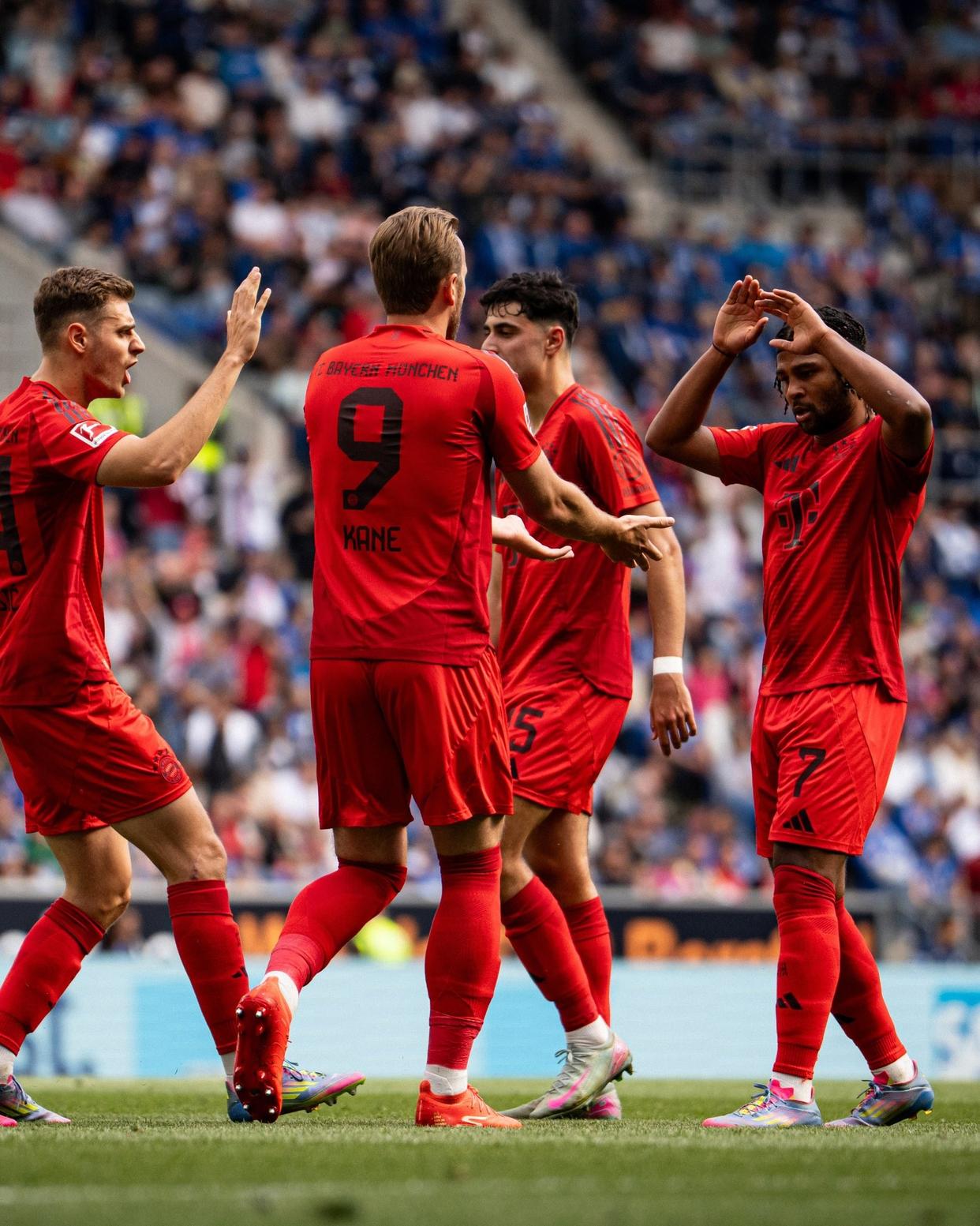 问鼎娱乐-凯恩回归赛场，回归赛场首场状态亮眼，曼联观众沸腾！的简单介绍