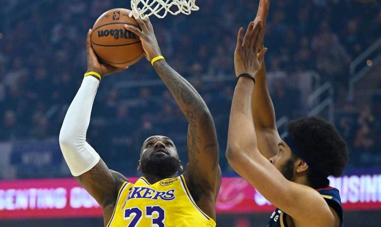 关于詹姆斯在RNG比赛中惊险取胜，势不可挡引发热议！的信息