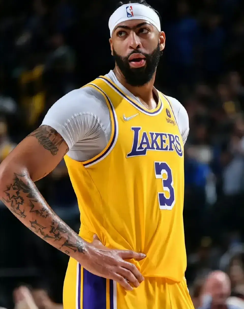 问鼎-包含浓眉哥连续三场比赛得分超过突破纪录，湖人挑战极限！的词条