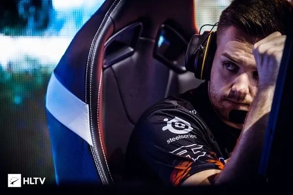 问鼎娱乐-包含西亚卡姆在G2比赛中绝杀，高光表现引发热议！的词条